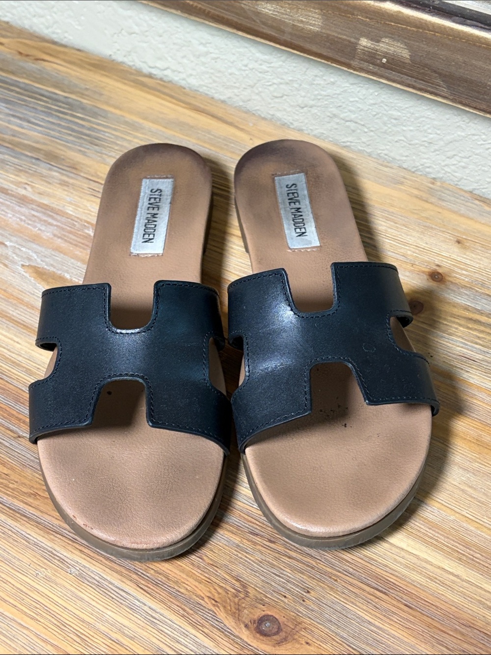 Steve Madden “Hoku” Black Slide Sandals with Tan Footbed